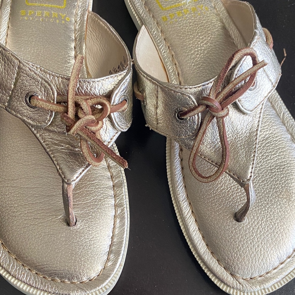 Sperry Metallic Gold Leather Thong Sandals with Brown Lace Accent - Picture 4 of 8
